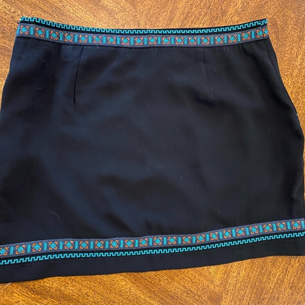 Los Angeles Embroidery Skirt - Picture 4 of 4